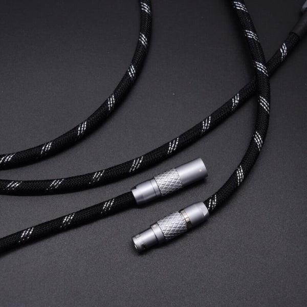 Black and silver lemo like keyboard cable